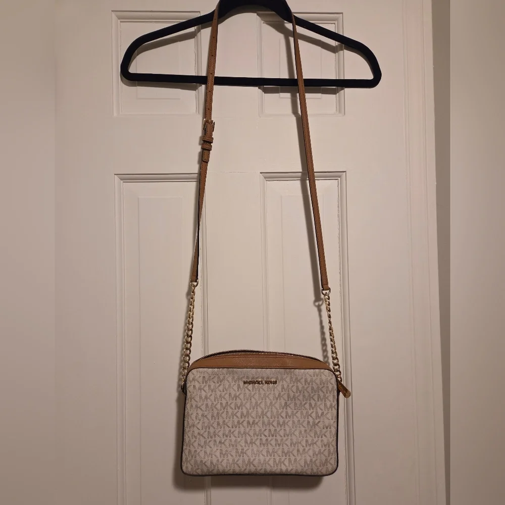 Michael Kors Off White, Grey, and Brown MK Print crossbody jet set bag - Picture 2 of 16